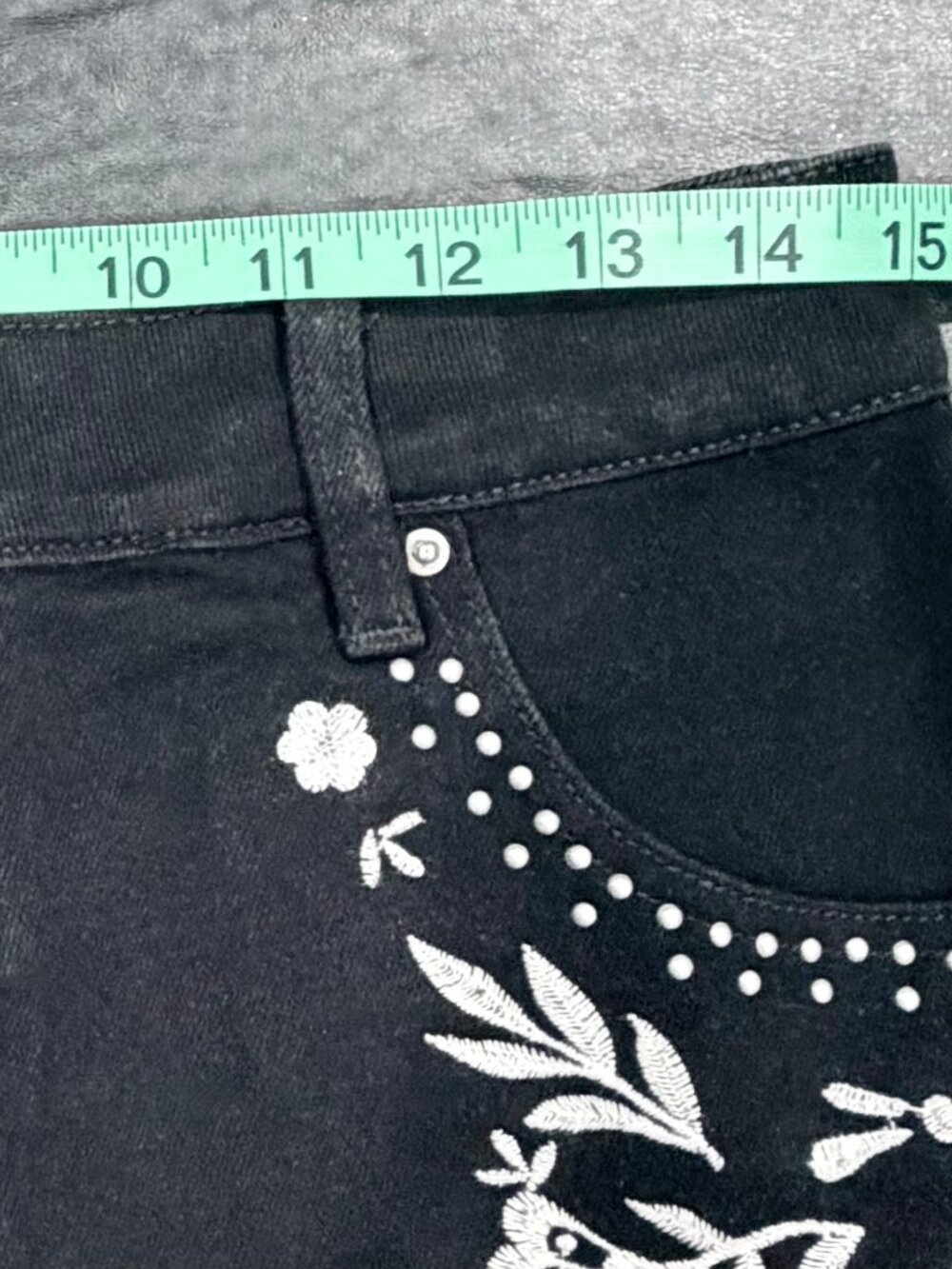 AQUA × Ava Phillippe Embroidery Studded Black Shorts - Size 27 / Like New (EUC) - Picture 7 of 10